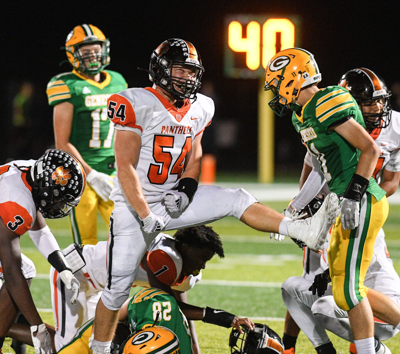 091021-qc-spt-ut-geneseo-fball-006